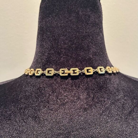 GIVENCHY: Gold Metal (G)Links Long Necklace (os) - Picture 5 of 10